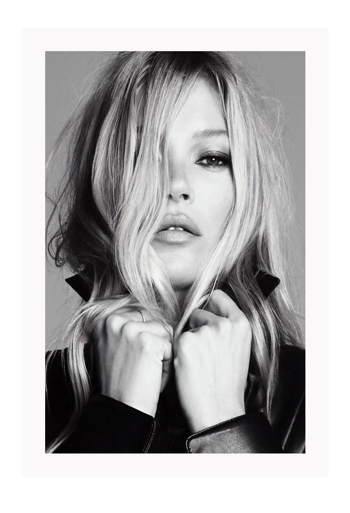 A black and white Portrait of famous celebrity model Kate Moss in leather jacket biker girl woman dark makeup blonde hair 