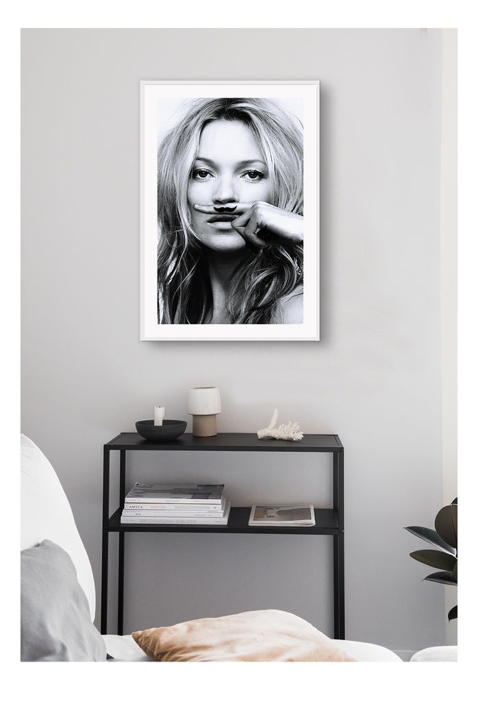 A black and white fashion photography wall art with the english model Kate Moss. | Wall Art D≈Ωcor