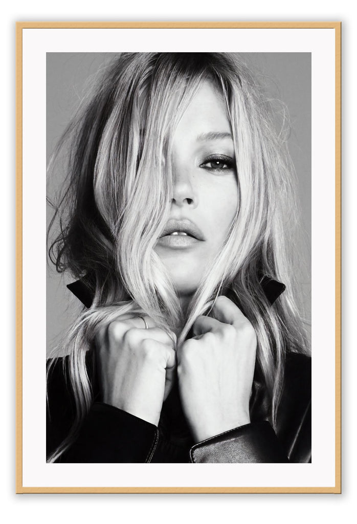 A black and white Portrait of famous celebrity model Kate Moss in leather jacket biker girl woman dark makeup blonde hair 