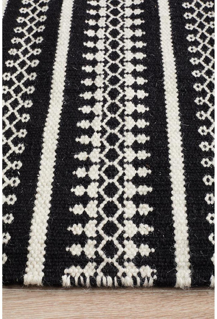 Sudi Ester Delicate Lace Woollen Rug Black